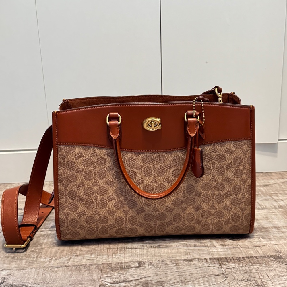 Coach Brooke Carryall